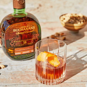 Buchanans_Special_Reserve_18_Yr_Scotch_Whisky_750ml__11310053_2-min
